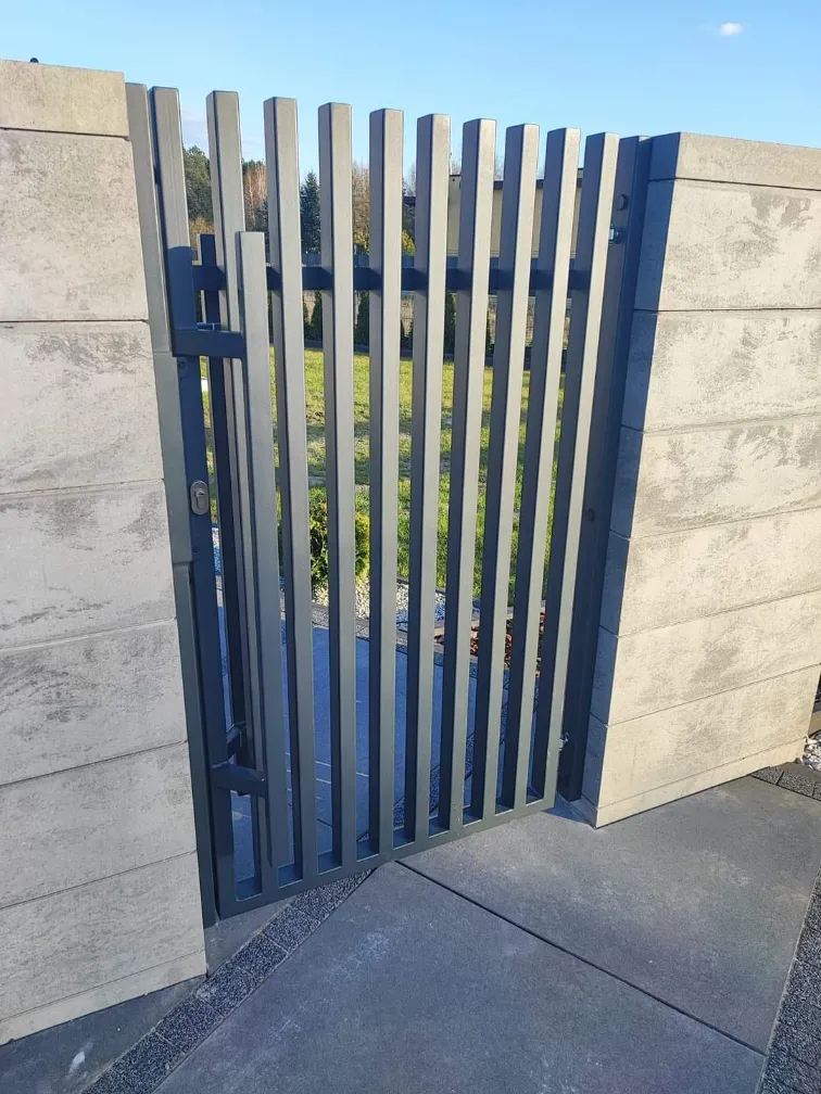 zdjęcie - ogrodzenie grzebieniowe