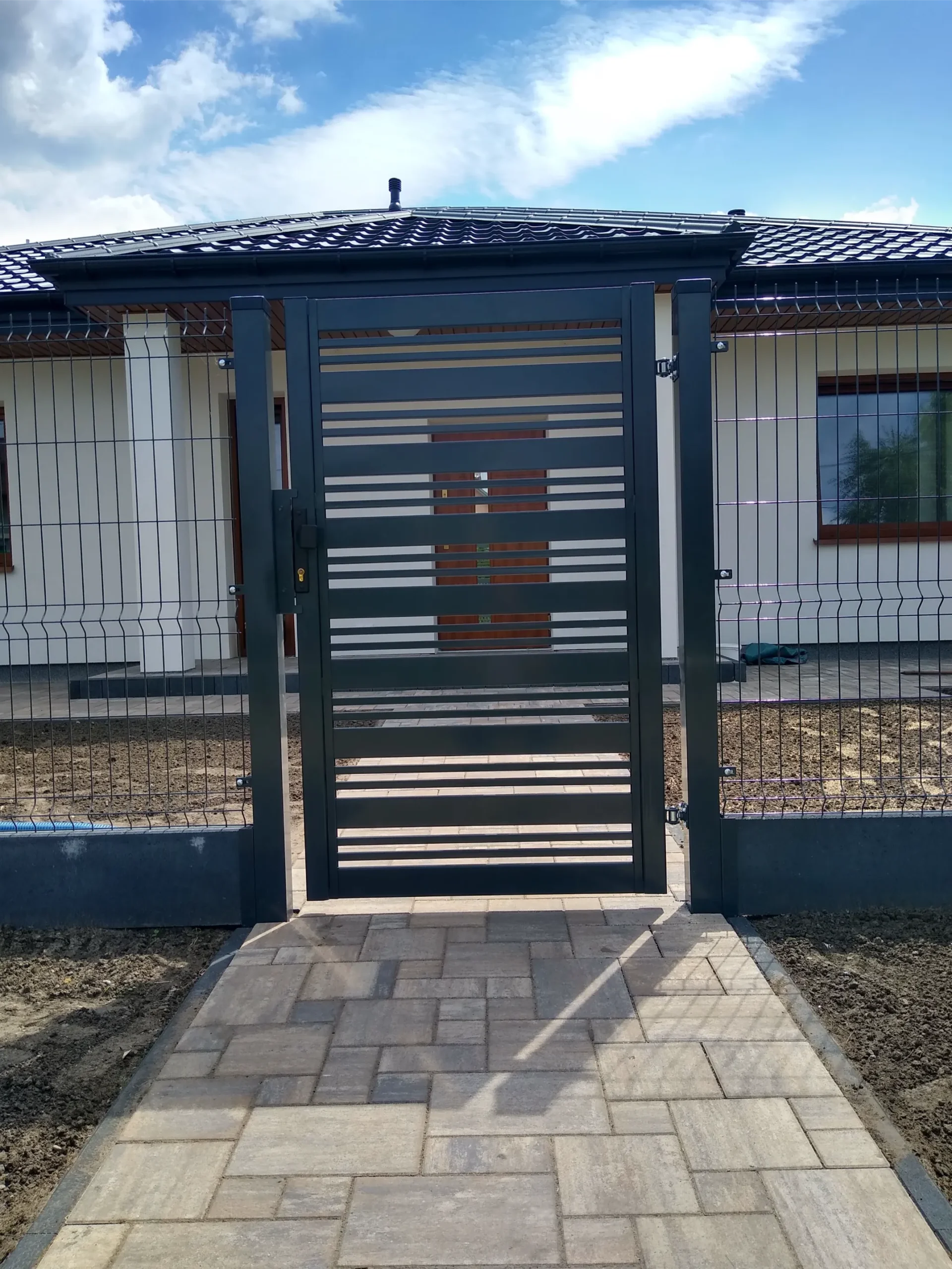 montaż ogrodzenia panelowego