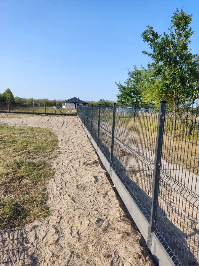 montaż ogrodzenia panelowego