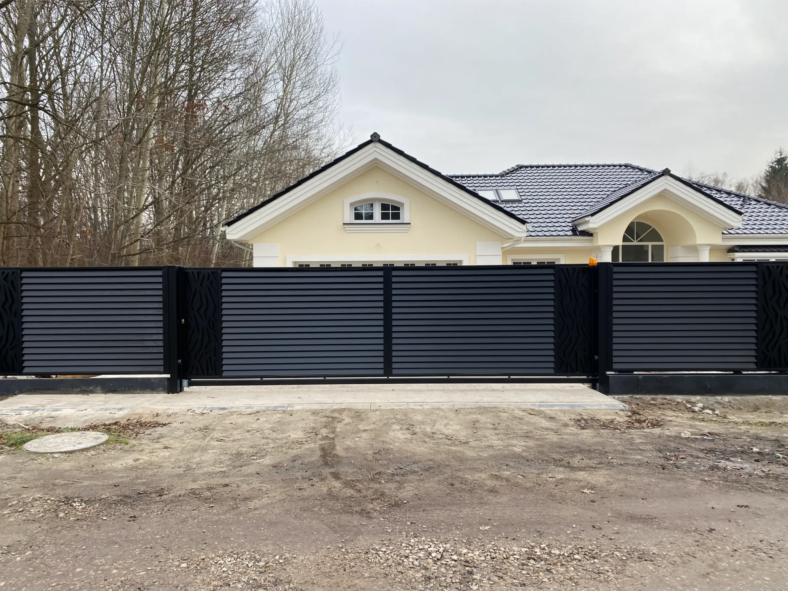 montaż bramy przesuwnej