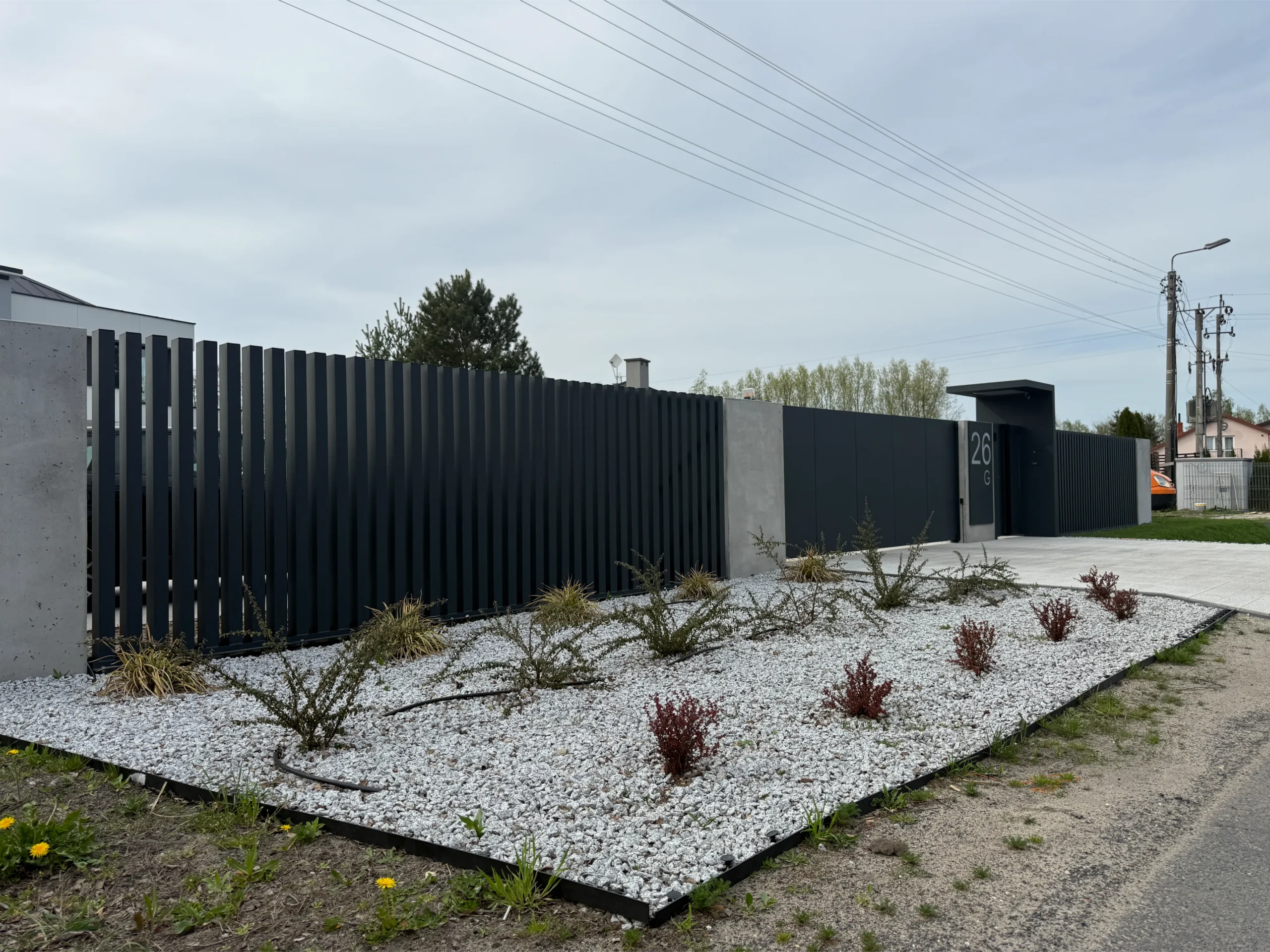 zdjęcie - ogrodzenie grzebieniowe