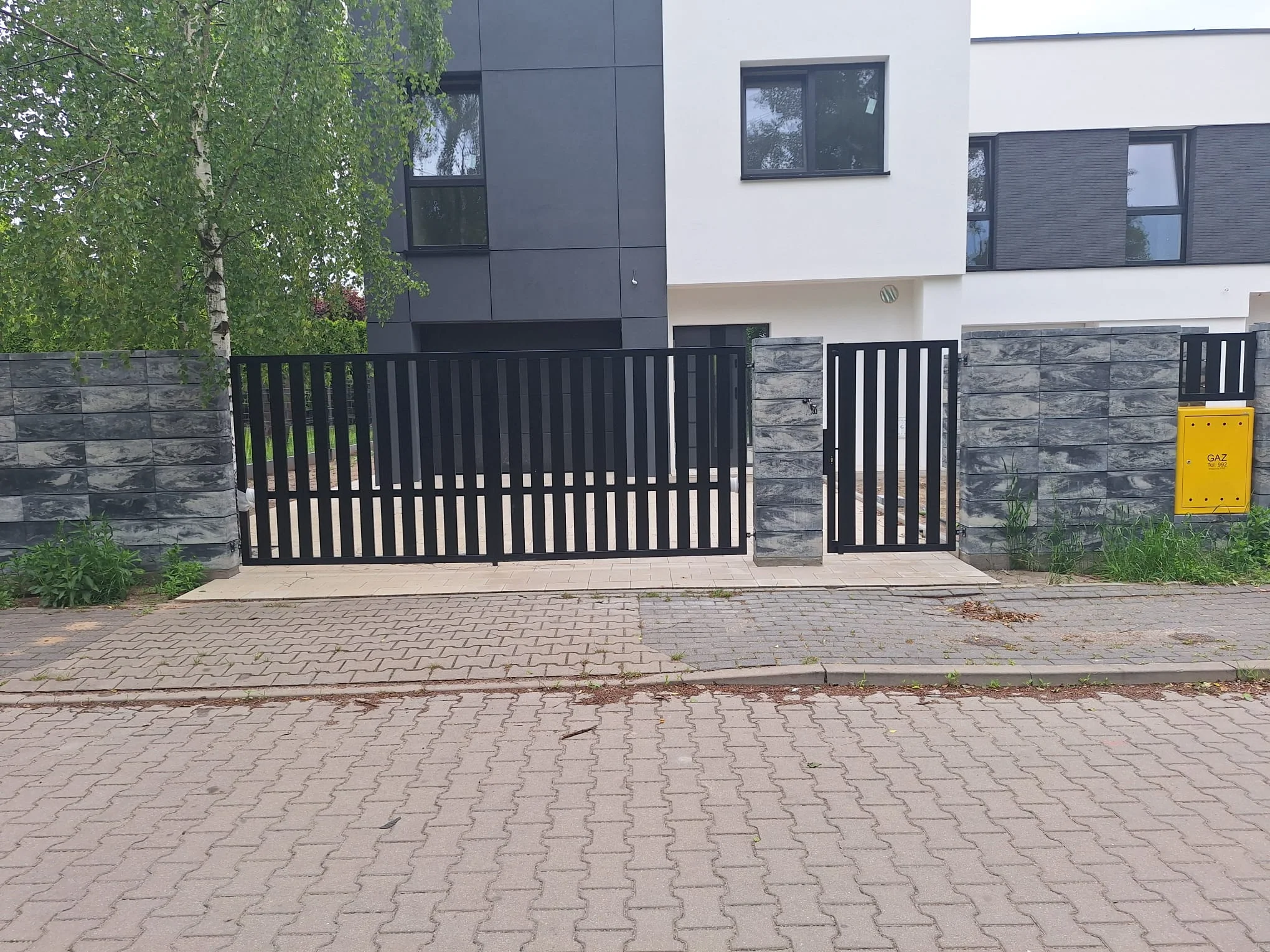 nowoczesne ogrodzenia frontowe