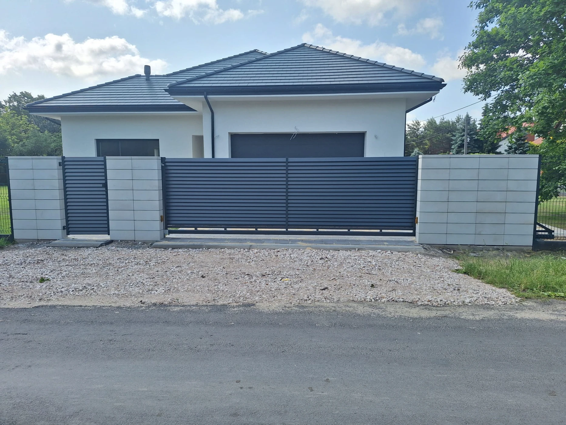 nowoczesne ogrodzenia frontowe